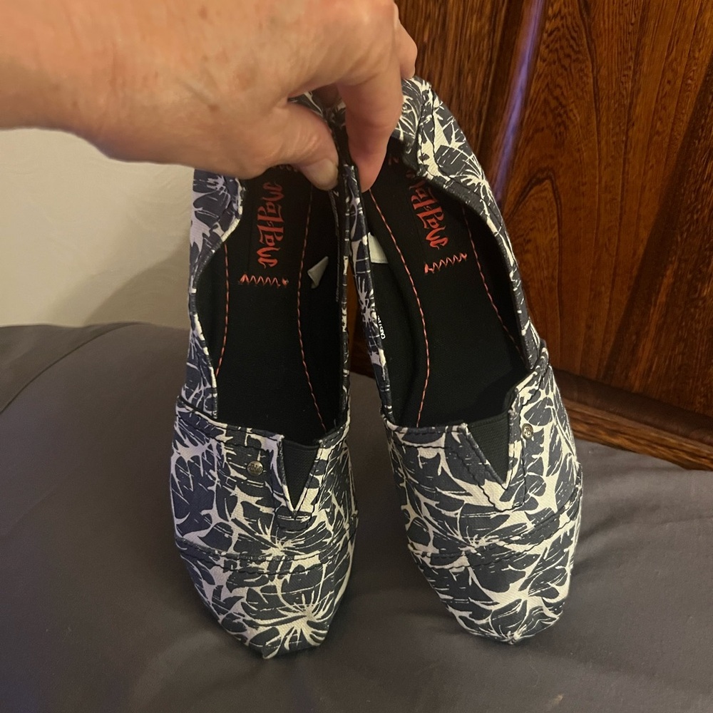 Mad Paw Canvas Flat Slip On Navy Blue Shoes, women’s size 7, new without tags